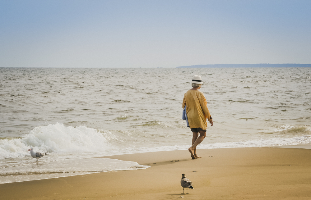 5 Ways for Seniors to Enjoy Beach Days Safely